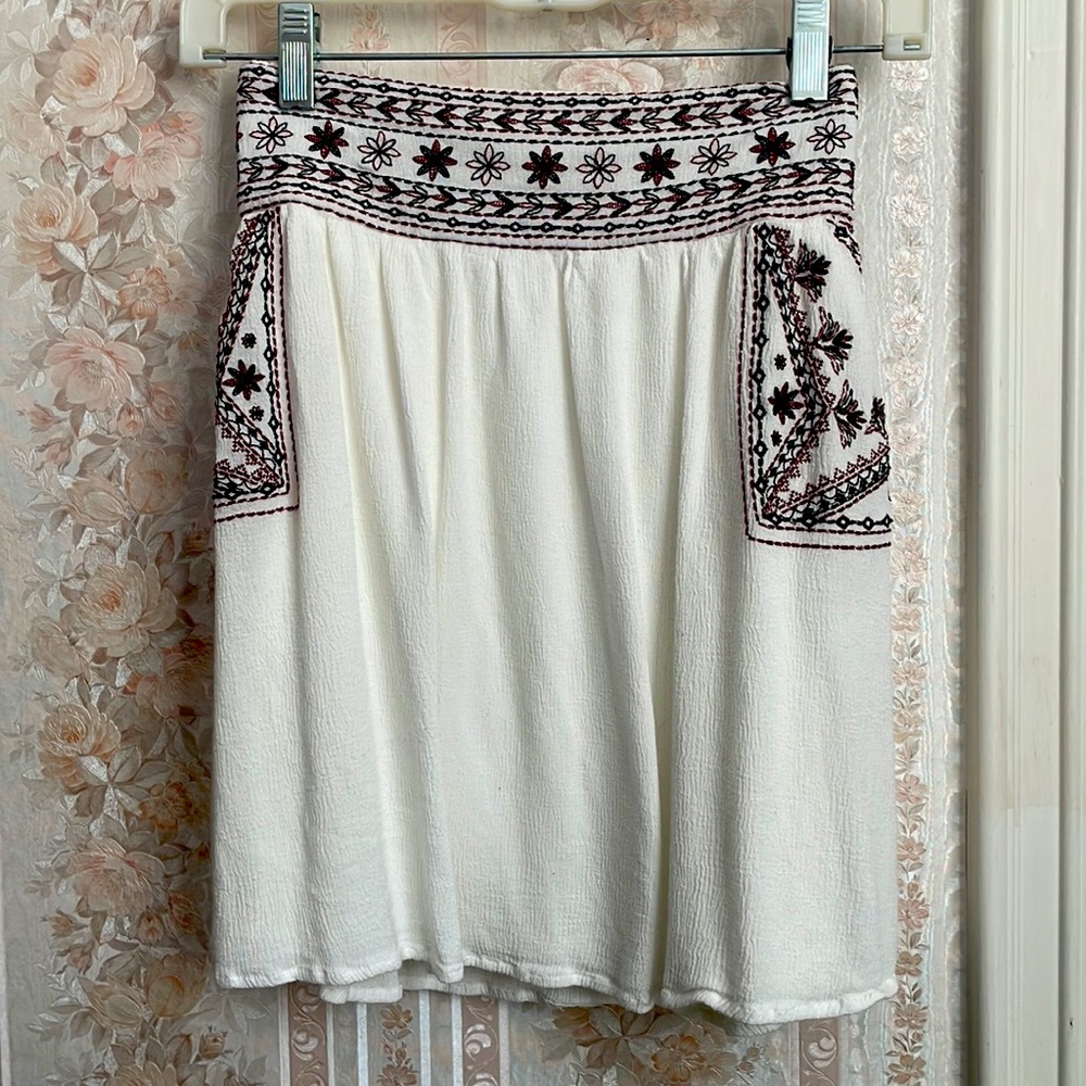 extremely comfy skirt with my personal favorite feature… POCKETSSS!